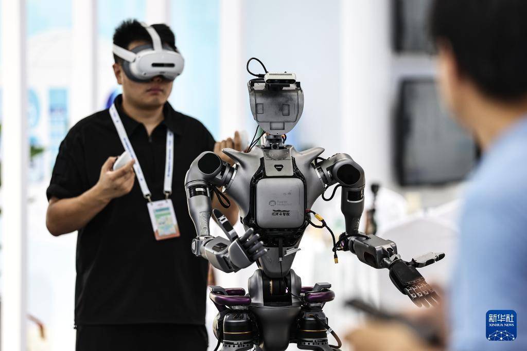 科技賦能產(chǎn)業(yè)，智慧生活新圖景徐徐展開(kāi) 2025全球工業(yè)互聯(lián)網(wǎng)大會(huì)聚焦遠(yuǎn)程健康管理服務(wù)